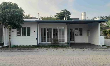 Rumah Modern Klasik Lokasi Premium Ke berbagai Layanan Publik - Yl