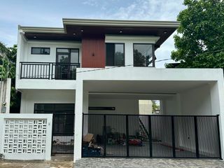 Four Bedroom House & Lot For Sale in La Residencia de Santa Rosa in Santa Rosa City Laguna