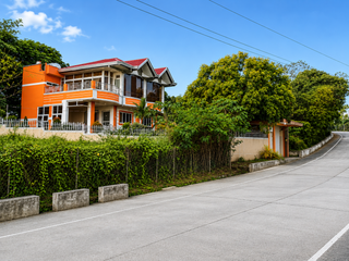 House and Lot 4 bedrooms w/ overlooking view fully furnished for Sale in Abucay Bataan