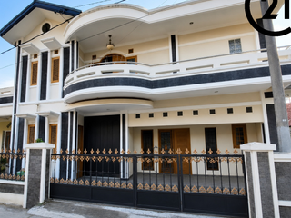 Dijual Rumah Rapih Terawat 3 Lantai Dalam Komplek Lokasi Strategis Dekat Akses Tol di Bandung Ja 18423