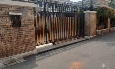 Rumah 2 Lantai Kemang Jakarta selatan dekat Kemvil