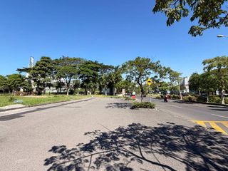 Disewakan Lahan Usaha di Long Beach Boulevard Pakuwon City Unit B & C