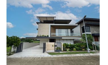 4 Parking, 5 Bedroom House and Lot at Enclace Alabang