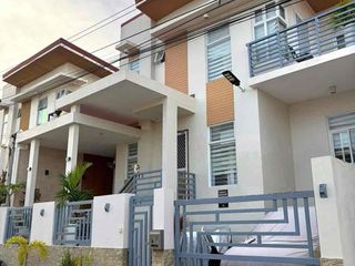 Sleek And Stylish House iNside Subdivision in Cebu