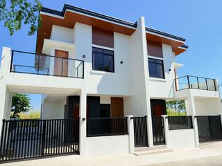 Sta. Rosa Heights Townhouse for sale in Silang Cavite