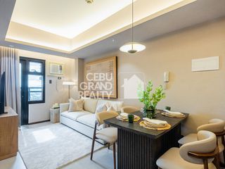 Exquisite Modern Condo with Balcony and Panoramic City View