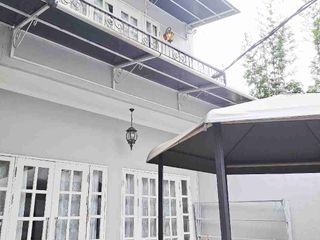 Rumah estetik ,keren ,dua lantai semi furnished di Regency balikpapan