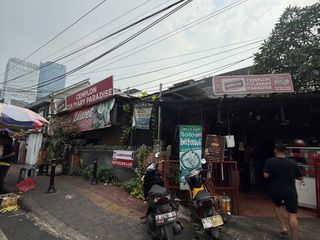DIJUAL DAN DISEWAKAN RUMAH TUA HITUNG TANAH 404 M2 HOEK SETIABUDI JAKARTA SELATAN (ERFI - 08197740----)