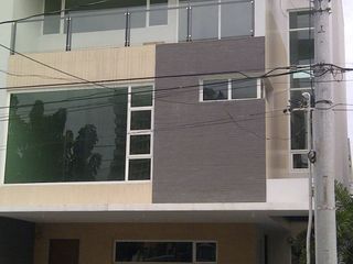 For Lease! 4 Bedroom + 4.5 Toilet & Bath at Acacia Estates, Taguig City