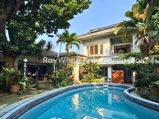 Rumah di Jual di jalan Kemang Selatan Raya