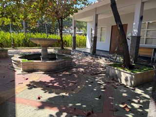 Disewakan Gedung Dengan Tanah Yang Luas Di Area Renon
