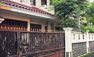 LELANG RUMAH MEWAH & LUAS! Desain Klasik Megah 2 Lantai di Cipinang Cempedak, Jakarta Timur