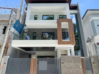 5BR House and Lot For Sale in Tandang Sora, Quezon City