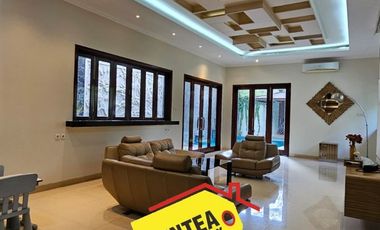 Dijual Rumah Luxury di Kebayoran Bintaro Sektor 7 Tangerang Selatan LT 366 m² 6 KT Private Pool Rooftop Nego Sampe Deal