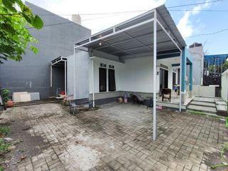 rumah di kori nuansa jimbaran,halaman dan parkiran luas,kawasan villa