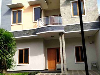 DIJUAL RUMAH MODERN CANTIK MINIMALIS DALAM KOMPLEK CLUSTER DI BINTARO - LOKASI STRATEGIS.