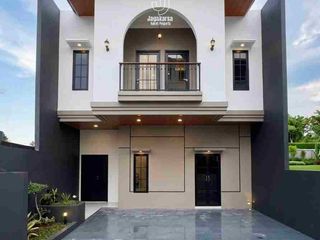 RUMAH MEWAH DALAM TOWNHOUSE ASRI DAN NYAMAN DI JAGAKARSA JAKSEL