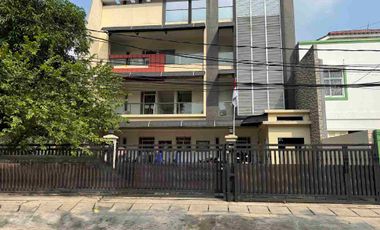 Kos Kos-an  45 Kamar 3 Lantai Cempaka Putih - LT 398 M², Hunian 80%