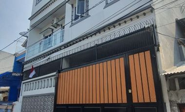 Dijual Rumah langka 3 lantai Gratis Swiming Pool di Sunter Jakarta Utara