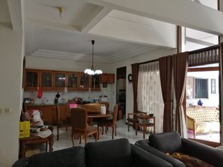 Dijual Rumah Dibawah Apresial dan NJOP 5 M+ di Setrasari Gegerkalong Hilir LT 550 Lokasi Strategis Butuh Uang Ref.05548