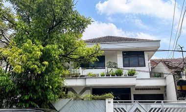 Strategis! Rumah Dijual Tanjung Duren Jakarta Barat LT 220 LB 360 m² SHM