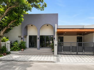 Pre-owned Bungalow House and Lot for Sale in Betterliving Paranaque-MD