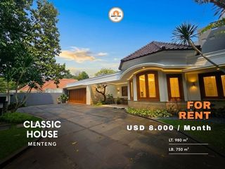 Sewa Rumah Klasik 2 Lantai SHM Full Furnished