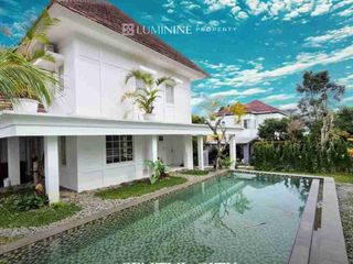 DIJUAL RUMAH RASA VILLA DI SENTUL CITY POSISI HOEK COCOK UNTUK INVESTASI BISA KPR