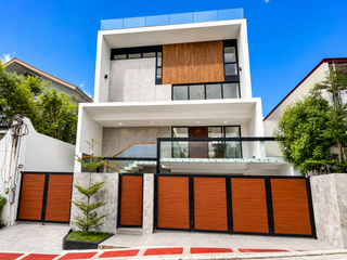 FOR SALE: WHITE PLAINS VILLAGE HOUSE QUEZON CITY