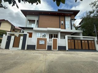 Bakakeng North, Baguio City Pre-selling On-going Contemporary 2-Storey House and Lot w/ 2 CG + Balcony near Town Proper || DCP