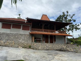 DIJUAL DISEWAKAN RESTO & VILLA EKSOTIS DI JATILUWIH – LAHAN 2.400 M² DENGAN VIEW SAWAH & GUNUNG BATUKARU