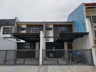 3 Bedrooms Duplex Townhouse Paranaque Better Living w/ 2 Carport  Ready for Occupancy  - JB