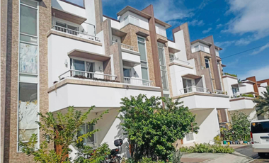 3 Storey House & Lot in AVILION GARDENS Bicutan Paranaque near SM Bicutan : OK for FINANCING