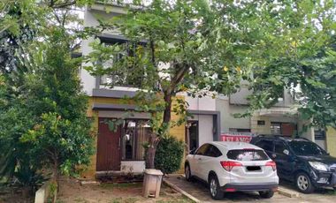 Dijual Rumah 2 Lantai Hoek Siap Huni SHM