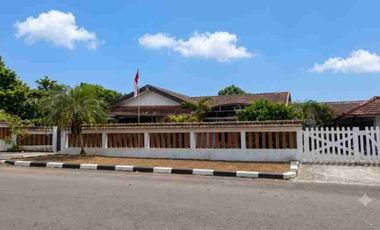 Harga Kompetitif! Rumah Klasik 1.200 m² Strategis di Jaka Permai Bekasi Dekat Al-Azhar