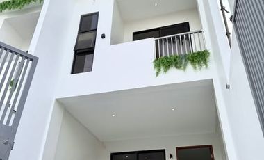 3 Storeys House and Lot - Gatchalian Subdivision, LA:72sqm, FA:145sqm, 2BR, 2T&Bath, For Sale in Las Pina City