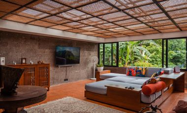 Fully furnished villa for sale Location tegal cupek, kerobokan Freehold title