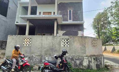jual rumah mewah 2 lantai deket jalan raya dan pintu tol