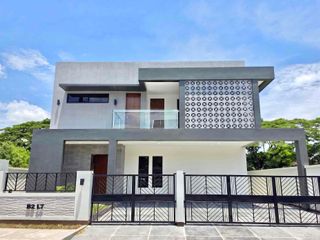 5 Bedrooms House and Lot for Dale in The Orchard Dasmariñas Cavite