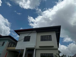 FOR SALE / LEASE – VERDANA HOMES BACOOR