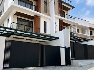 FOR SALE: DUPLEX HOUSE IN KAPITOLYO NEAR BGC