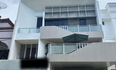 Dijual Rumah BGM PIK Cluster Akasia Uk 180m2 4+1KT Furnished at Jakarta Utara