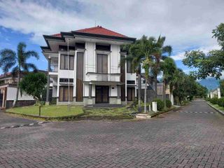 Murah Rumah Megah Luas 347 m2 di Perumahan Elite Srlangkah Ke Kampus UMM