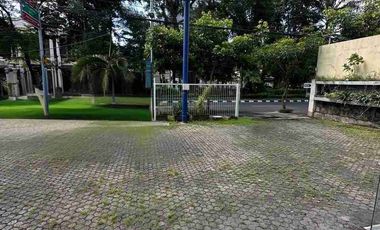 Gedung 5 Lantai Ex Hotel Royal Regal di Jaksa Agung Suprapto Surabaya