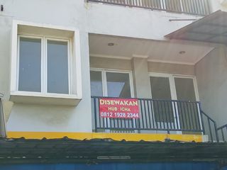 Di sewakan ruko gandeng di Deket Sumarecon crown gading bekasi