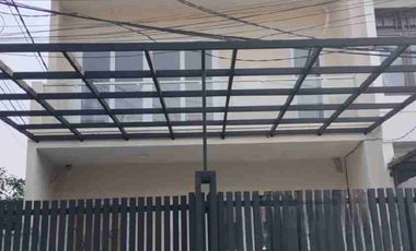 Dijual Rumah Baru Taman Palem Lestari 3 Lantai Full Bangunan SHM Siap Huni
