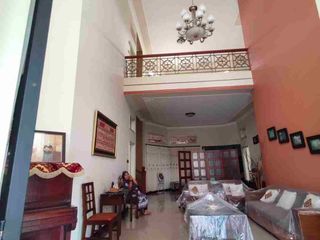 rumah mewah BU SEGERA dulu harga 3.8 m sekarang 2.5 m saja persis di perumahan elite sebrang kampus UNMUH ( UMM ) perumahan bukit cemara tujuh parkiran muat 4 mobil lebih posisi hook di jalan kembar