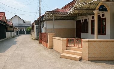 Rumah 2 Lantai di Tanah Baru Beji Depok. Dalam Cluster, SHM