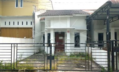 Jual Cepat Bu: Rumah Siap Huni Lokasi Strategis, Nego Sampai Jadi!