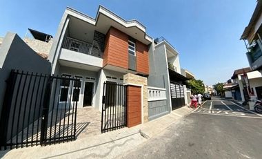 Rumah 2 Lantai di Kayu Putih Jakarta Utara. Baru dan Siap Huni. SHM